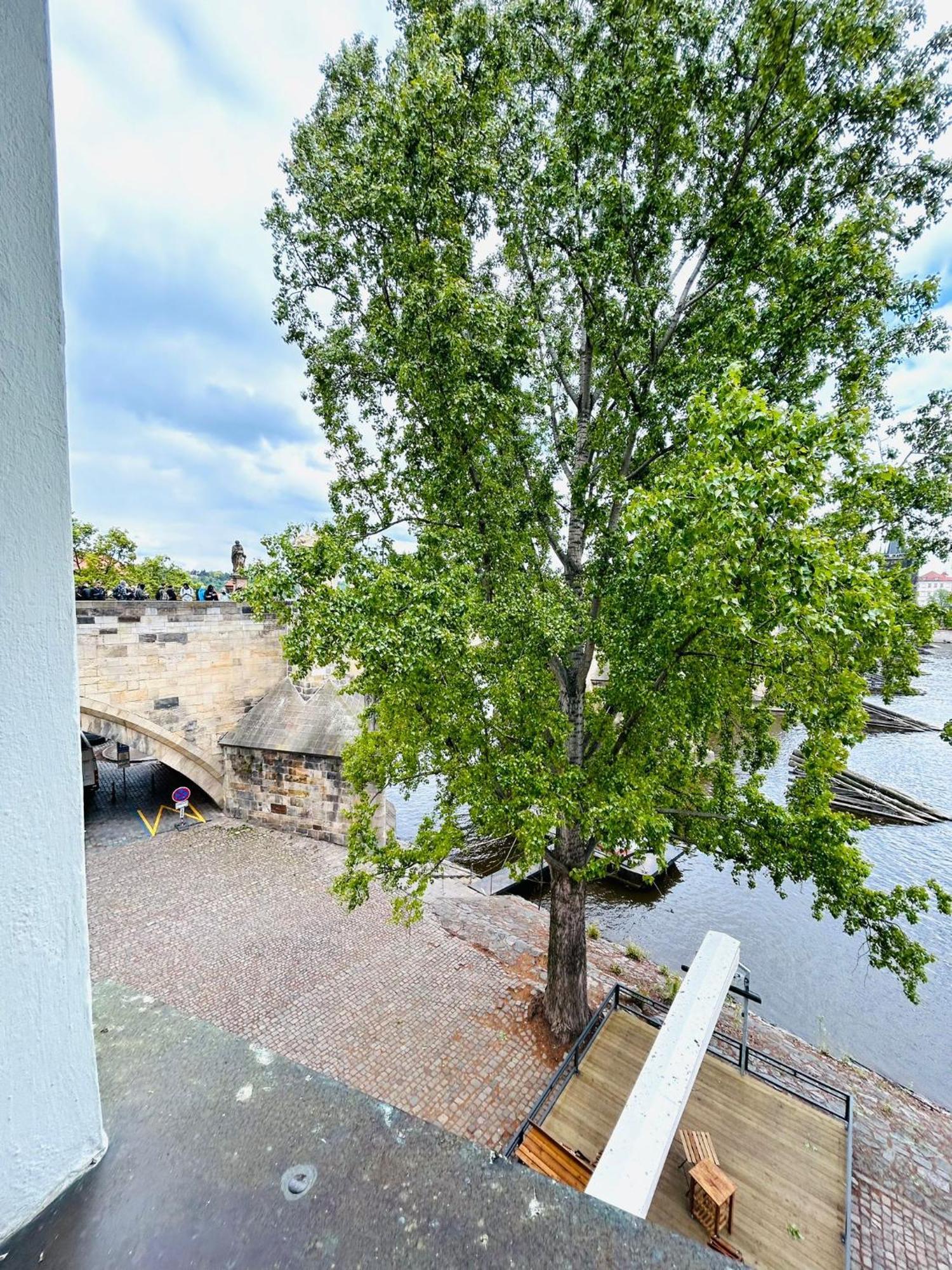 River View Residence By Charles Bridge Praag Buitenkant foto